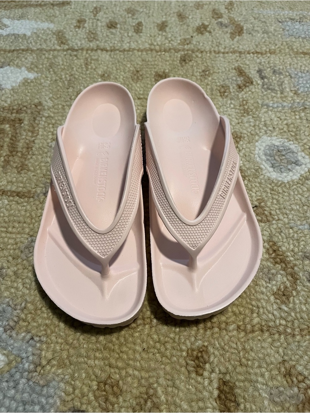 Birkenstock Women’s Pale Pink Thong Sandals
